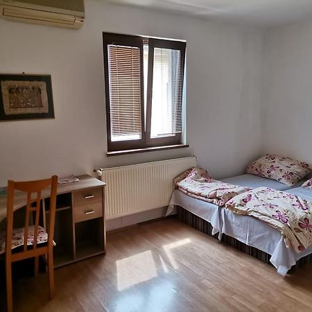 Anh' Private Rooms For Tourist Bratislava Bagian luar foto