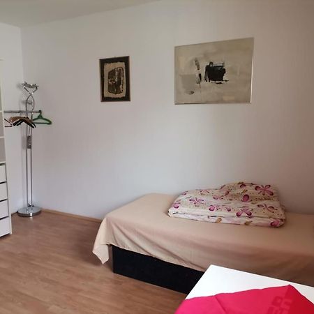 Anh' Private Rooms For Tourist Bratislava Bagian luar foto