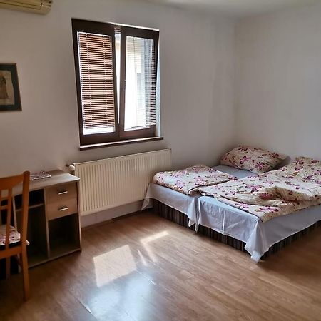 Anh' Private Rooms For Tourist Bratislava Bagian luar foto