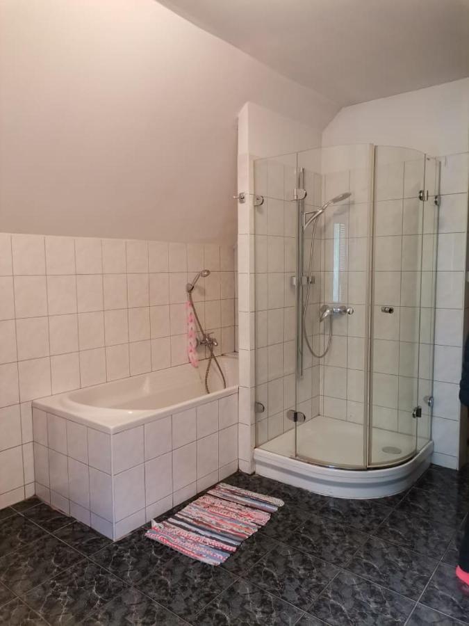 Anh' Private Rooms For Tourist Bratislava Bagian luar foto